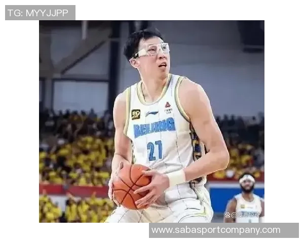 周琦半场表现低迷仅得1分罚球救场外加5个篮板显努力