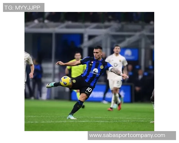 意大利女排奥运冠军埃格努亲临国米与劳塔罗互换球衣展现体育精神