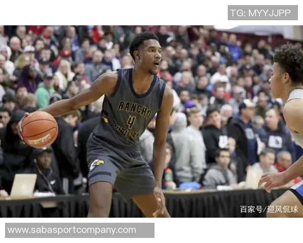 小莫布里攻防两端表现出色12投9中贡献18分10板2断2帽正负值高达26